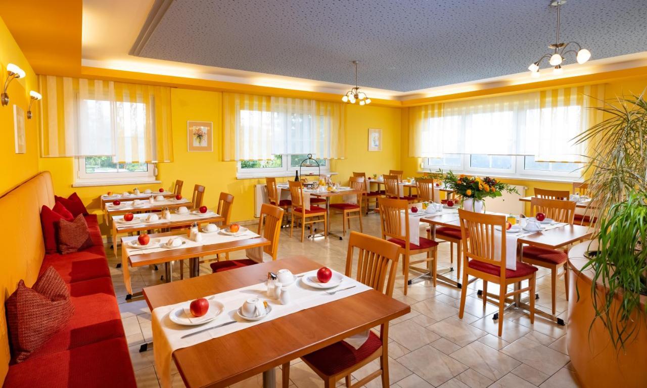 Golf & Thermenland Sonnenpension Fruehstueckshotel Burgauberg Stegersbach Exterior foto