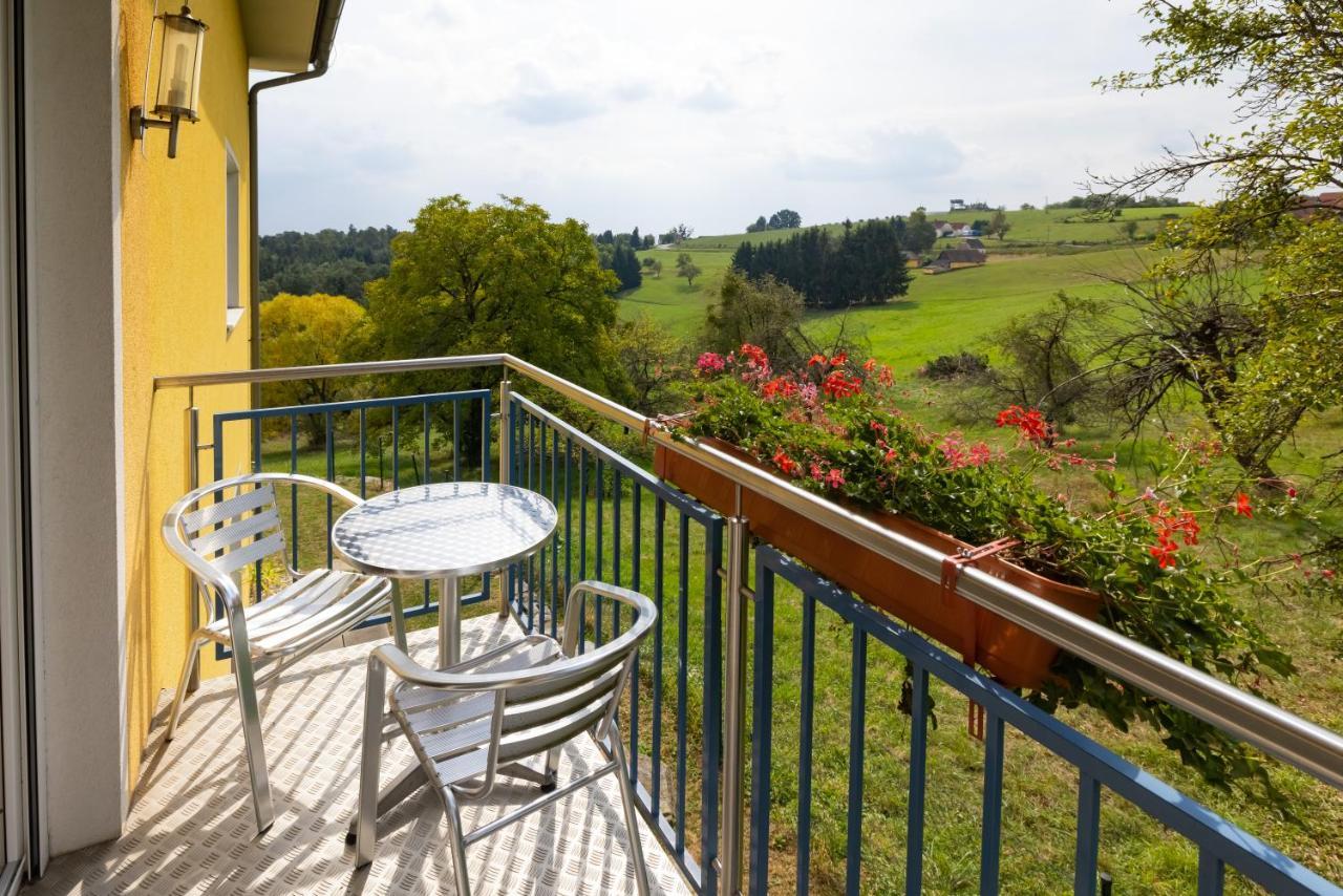 Golf & Thermenland Sonnenpension Fruehstueckshotel Burgauberg Stegersbach Exterior foto