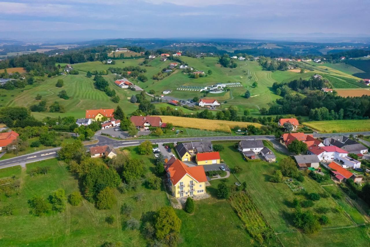 Golf & Thermenland Sonnenpension Fruehstueckshotel Burgauberg Stegersbach Exterior foto