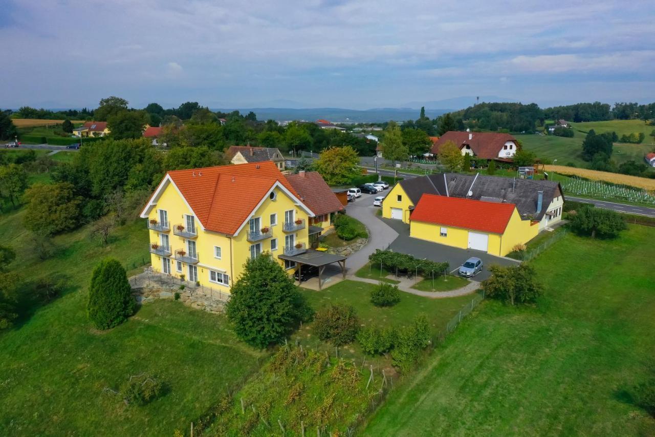 Golf & Thermenland Sonnenpension Fruehstueckshotel Burgauberg Stegersbach Exterior foto